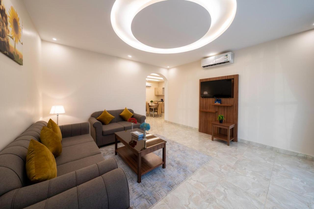 القصر للاجنحة الفندقية الإسكان Khamis Mushait Exterior photo